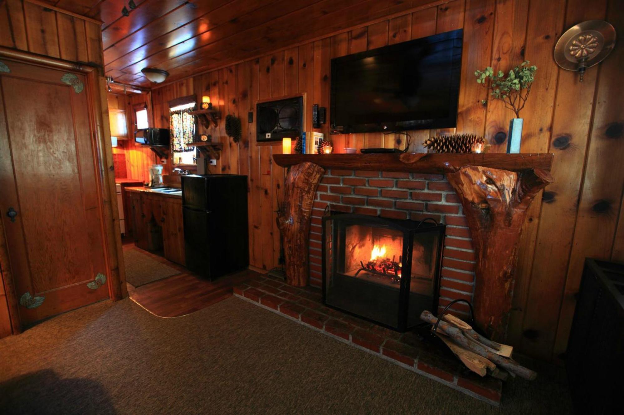 Sleepy Hollow Cabins & Hotel Crestline Eksteriør billede